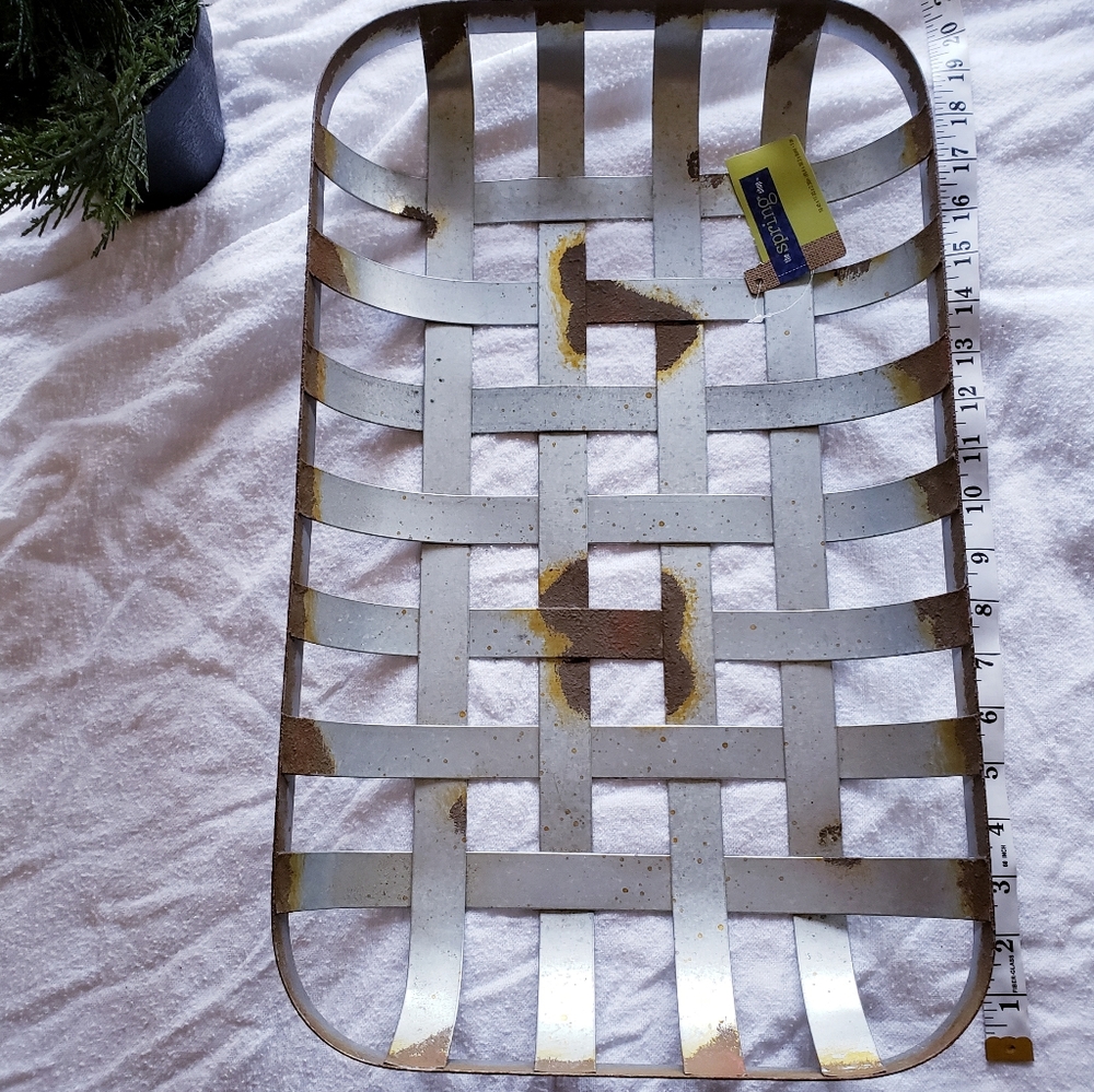 Farmhouse Distressed Metal Tobacco Basket NWT - Picture 4 of 5